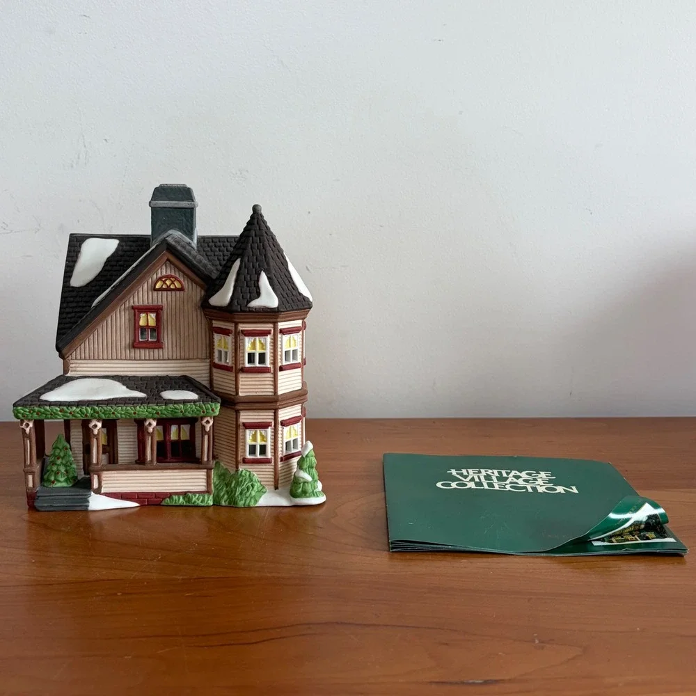 Dept 56 New England Village Thomas T Julian House Christmas Heritage Village